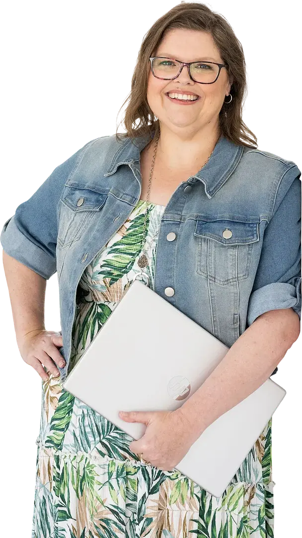 Liz Peck holding her laptop